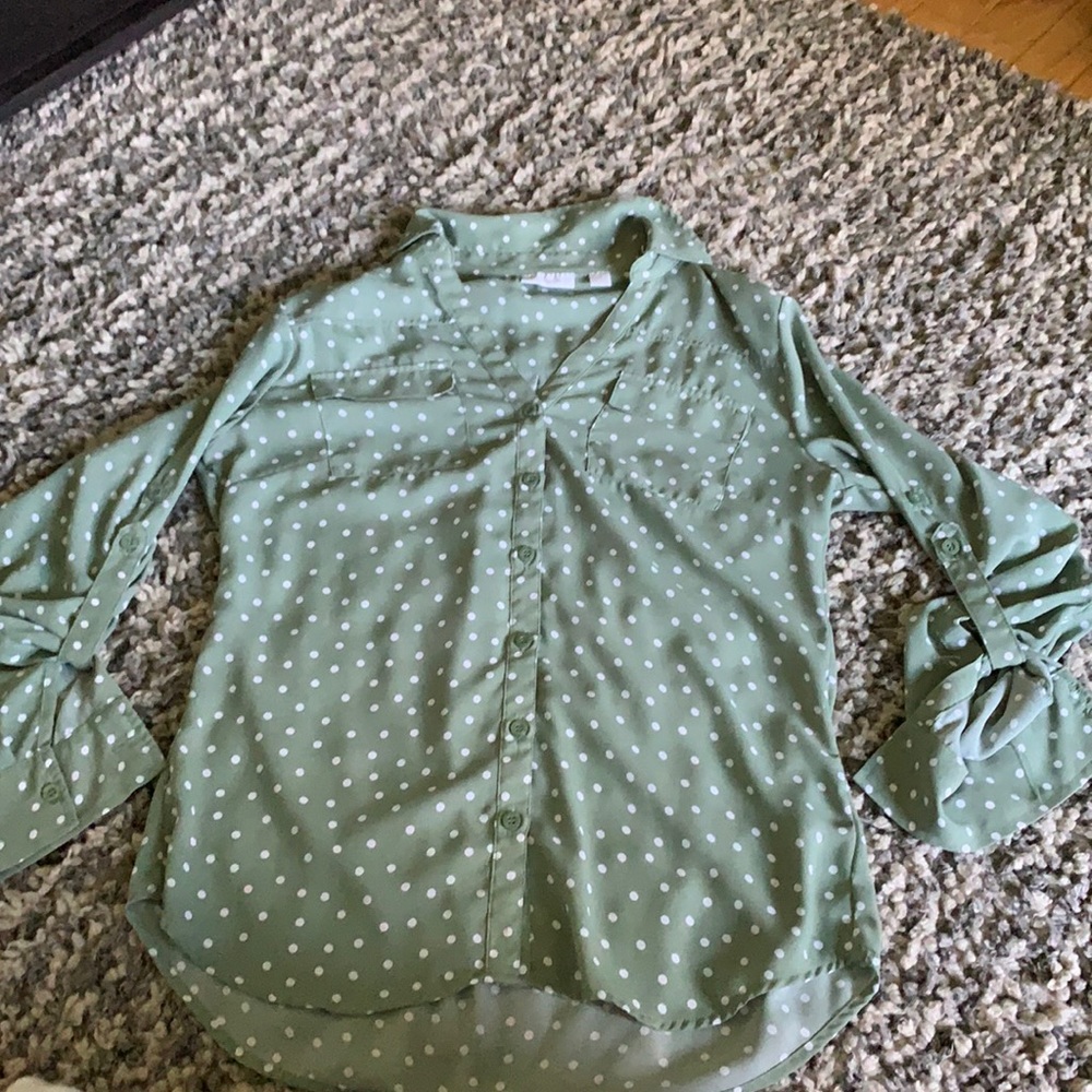 NEW YORK AND COMPANY BUTTON DOWN